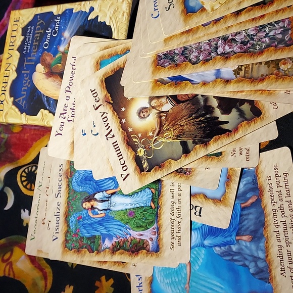 Doreen Virtue Angel Therapy Oracle Cards in Original Box 2008 Like New - Picture 2 of 9